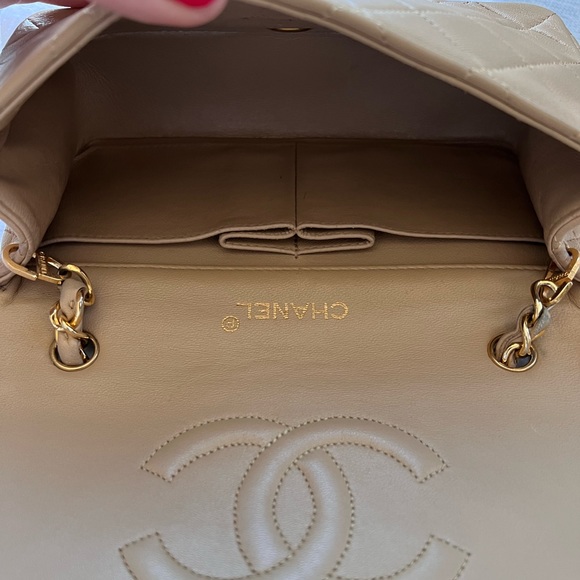 Authentic Chanel Vintage Small Flap Bag Beige - Picture 6 of 9